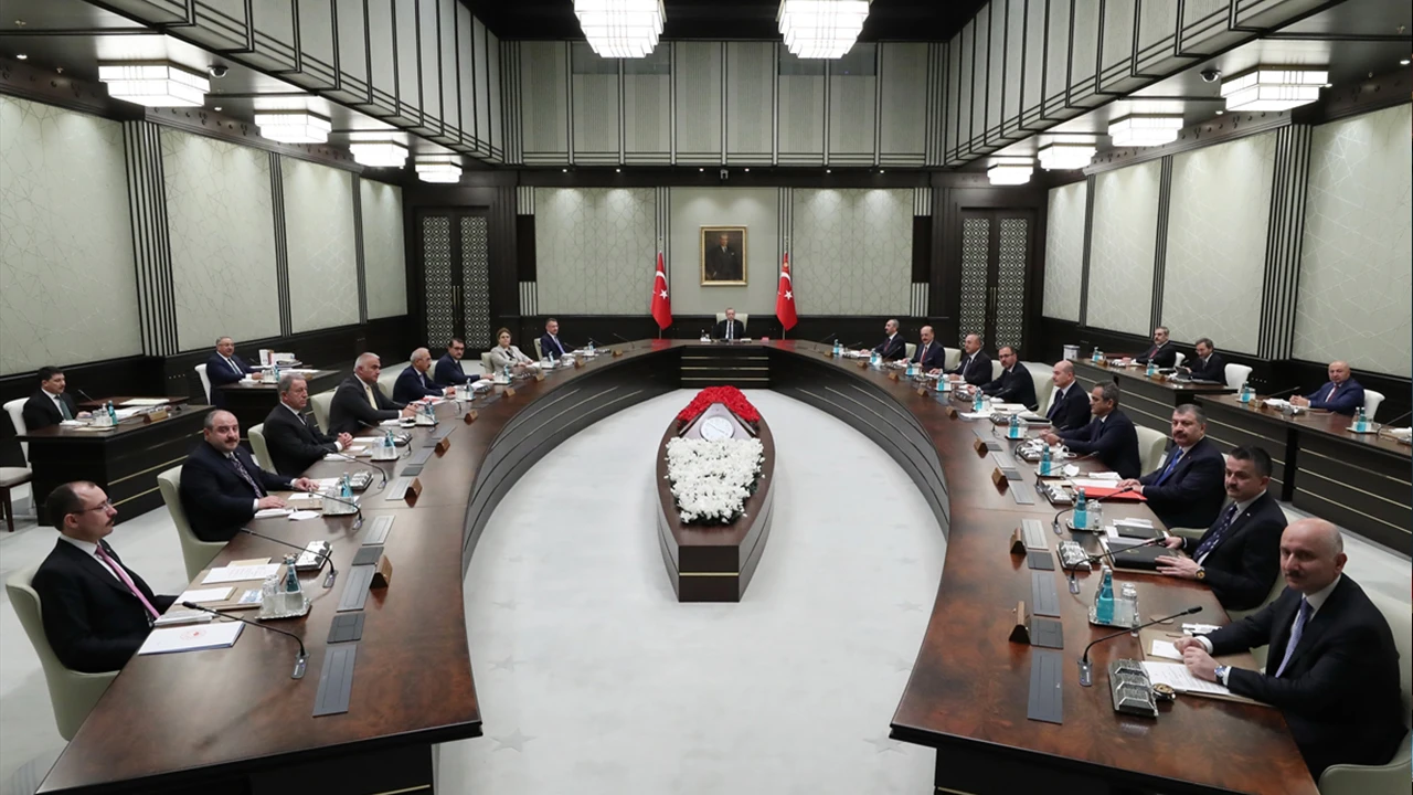 2022 Asgari ücret zammı ne kadar olacak? Okullar online eğitime geçecek mi? Gözler Kabine Toplantısı'nda